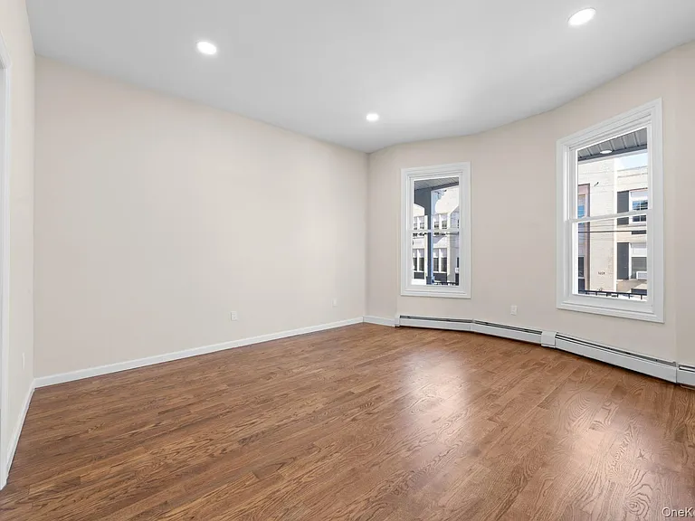 460 S 6th Ave #1 — Photo 11