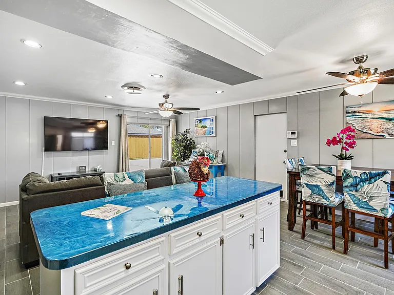 1642 W Manor Dr — Photo 6