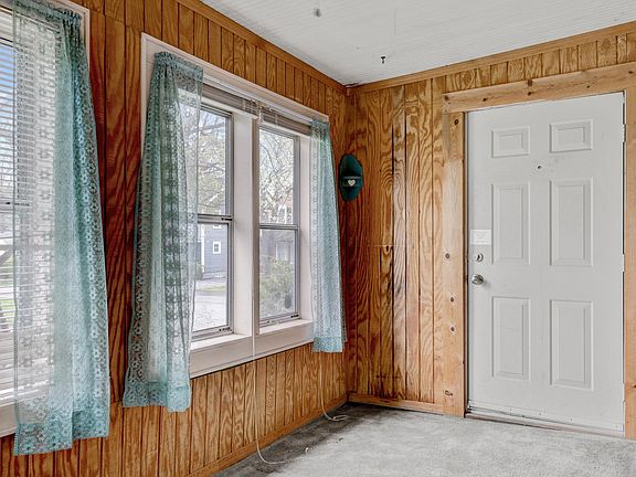 5th image of 254 Evaleen Ave