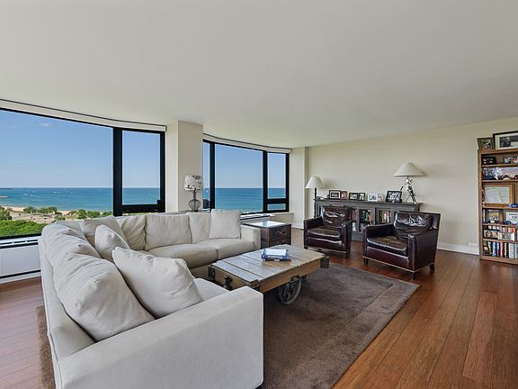3rd image of 1555 N Astor St APT 19W