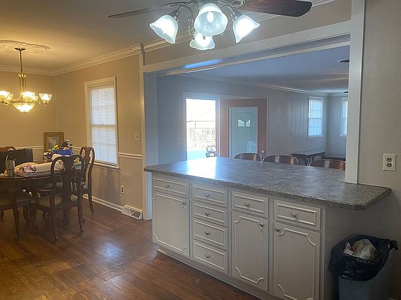 4th image of 4031 Hawthorne Dr