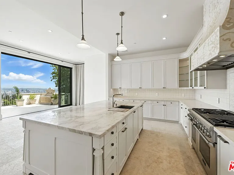 1675 N Woods Dr — Photo 7