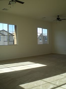 4th image of 7128 Rosecrans St