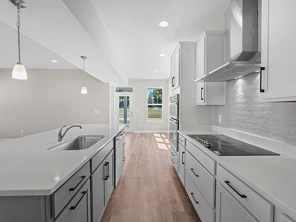 3rd image of 156 W Washington St