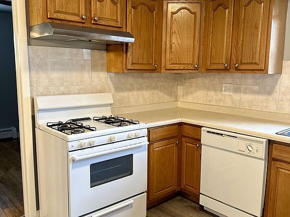 5th image of 27 King Arthur Ct #18