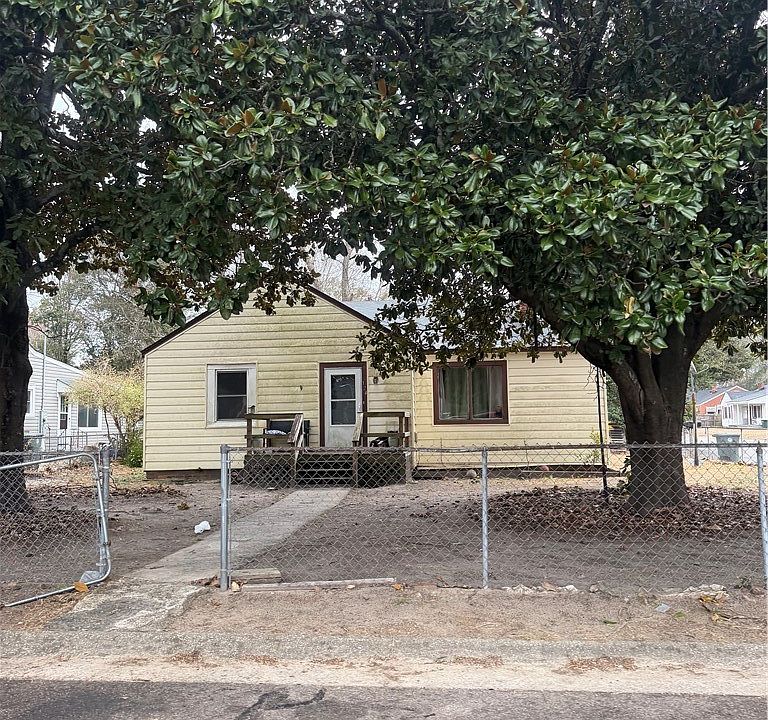 1st image of 124 W Circle Ct