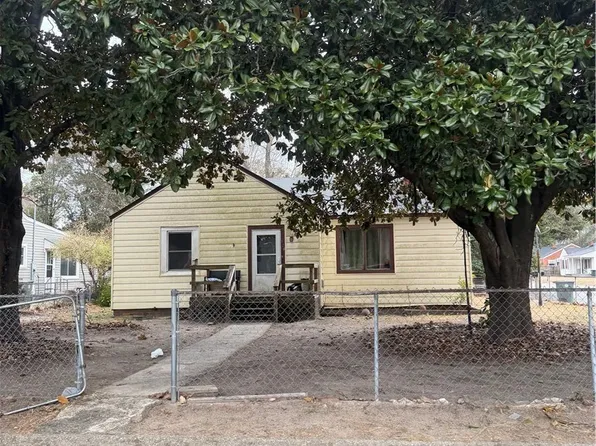 124 W Circle Ct, Fayetteville, NC 28301