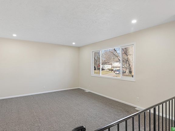4th image of 8809 Park View Blvd