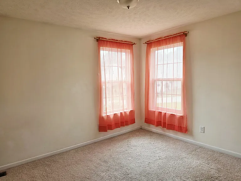 114 Glenridge Cir — Photo 17