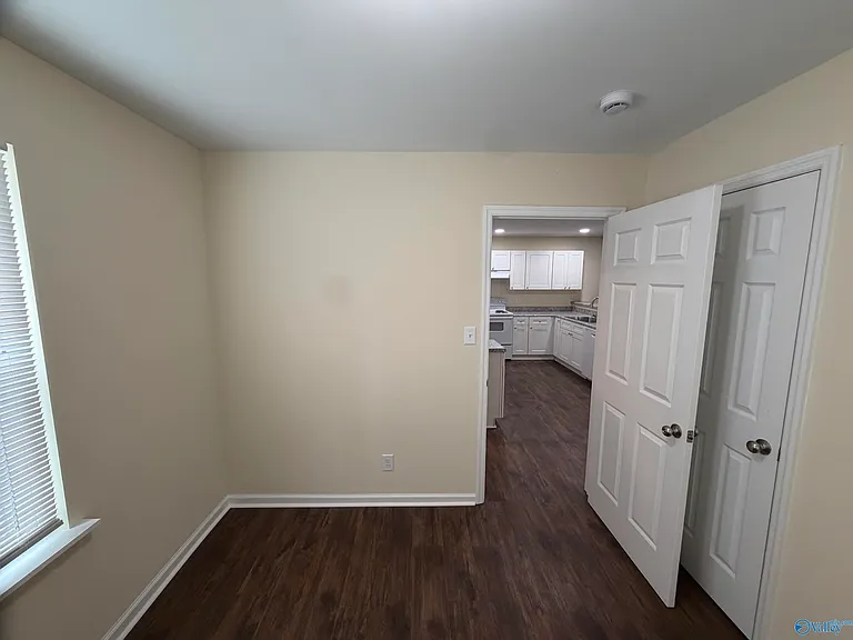 821 Moulton St E — Photo 18