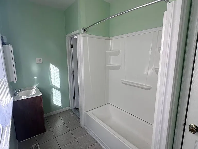 6033 Chestnut St #1 — Photo 6