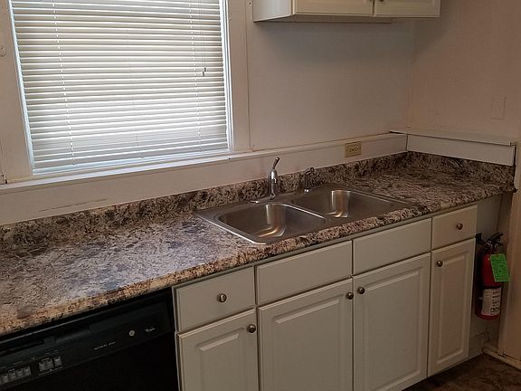 2nd image of 810 W 25th St #10994241