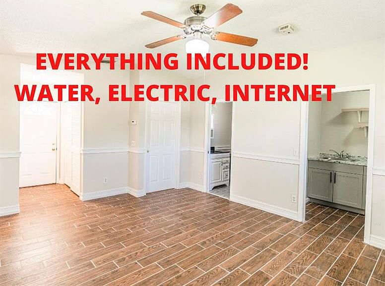 1st image of 422 NE Armory Cir #2