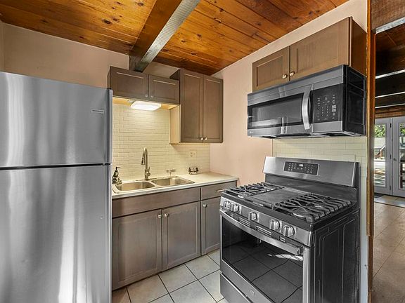 5th image of 624 Elysian Blvd