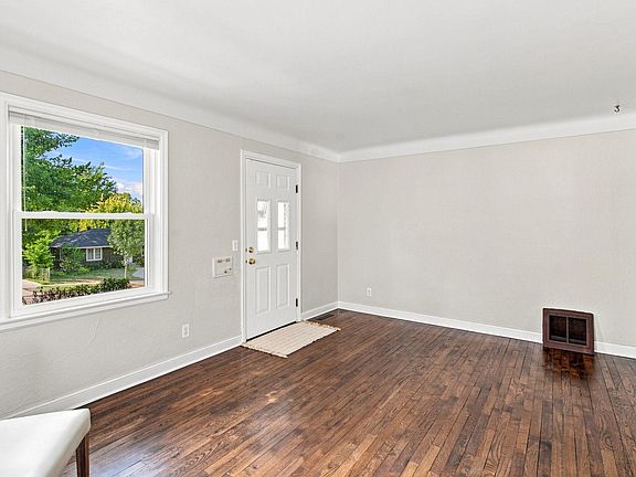 5th image of 3251 Taylor St NE