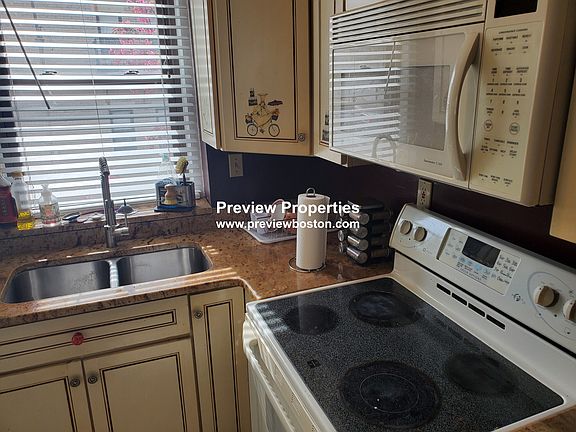 4th image of 1427 Commonwealth Ave #C