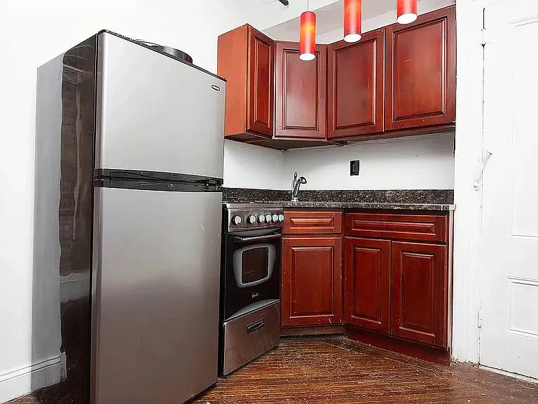 351 Washington Ave #7 — Photo 2