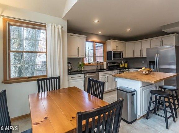 5th image of 7327 Elmwood Dr