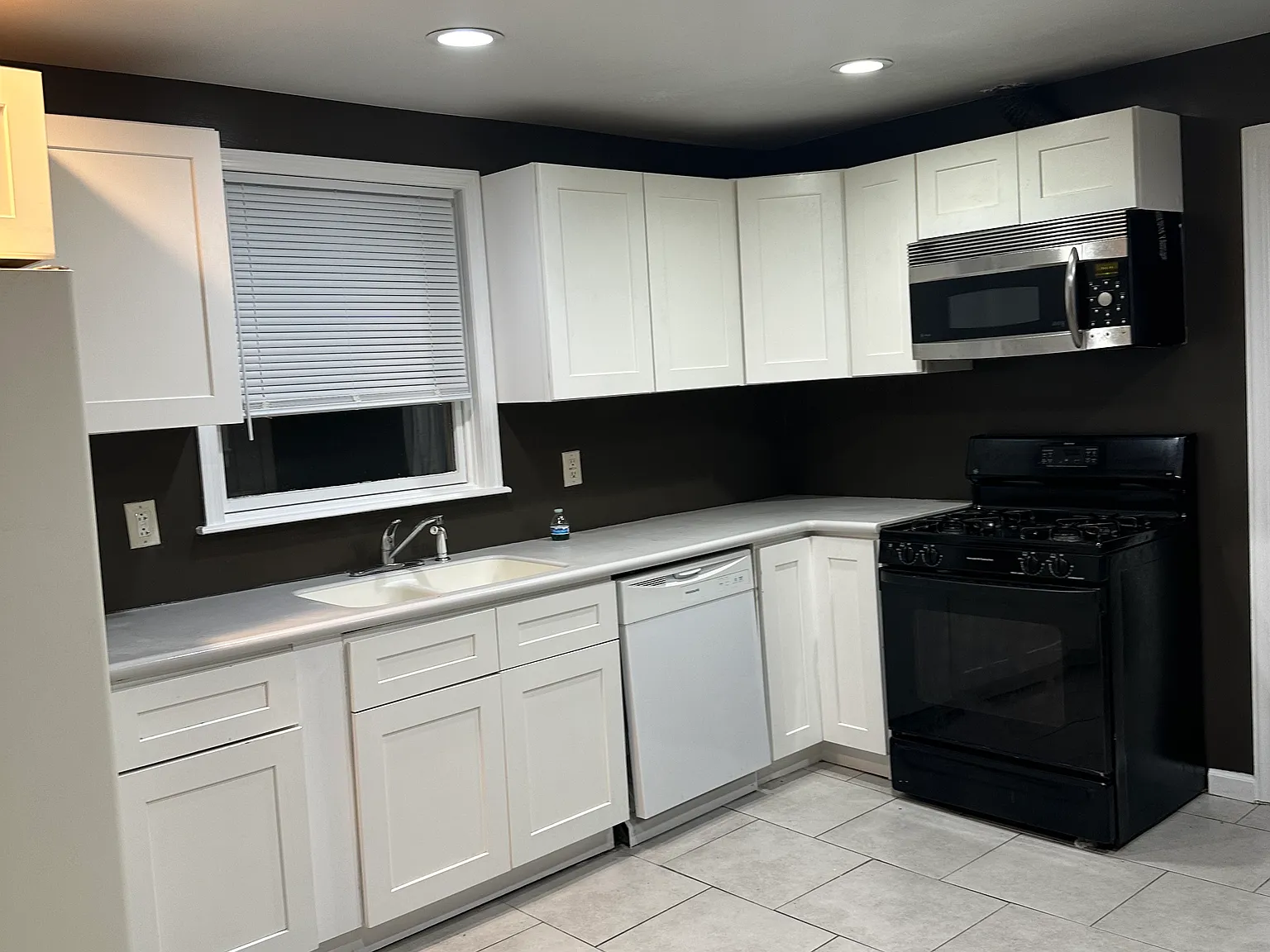 5 bed, 2354 sqft, $2,200 — Photo 4