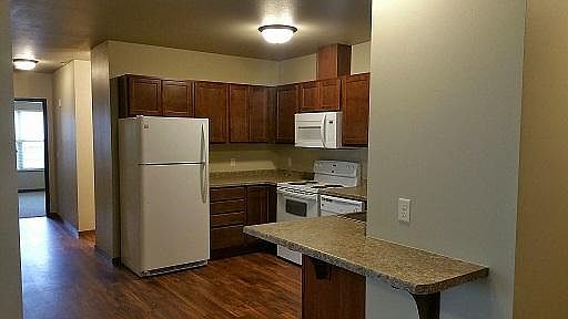 1st image of 1106 6th St E APT 202