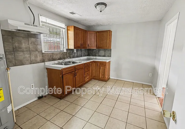 6025 Ivy St — Photo 3