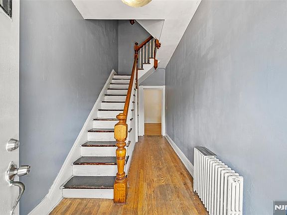 2nd image of 104 N 5th St