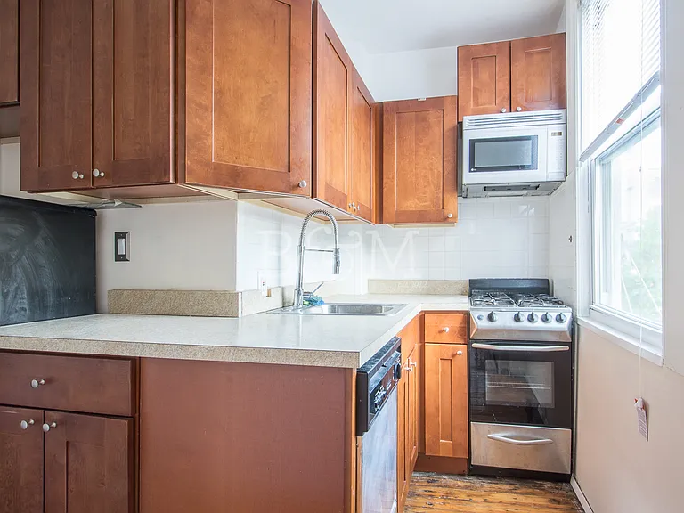 152 N 8th St #4 — Photo 4