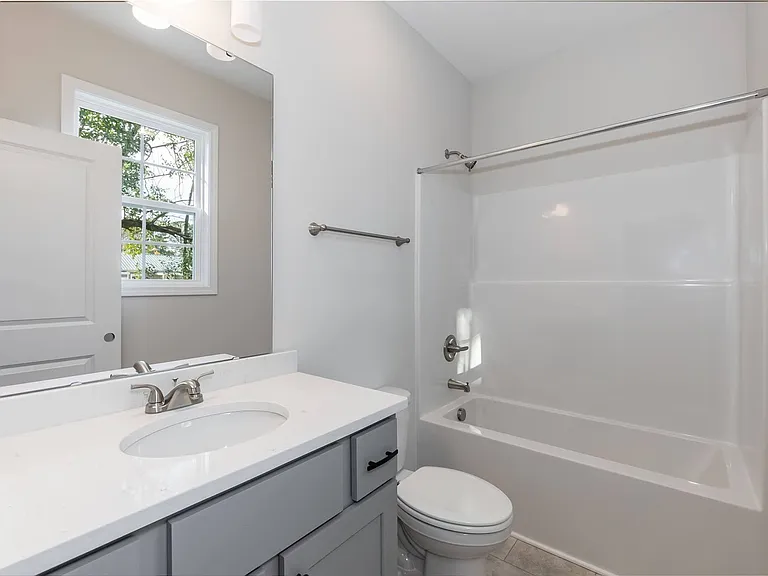220 E Granville St — Photo 21