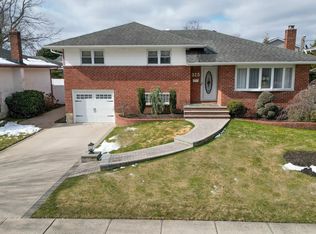 325 Brompton Rd S, Garden City South, NY 11530