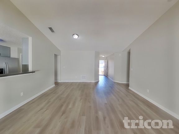 3rd image of 6669 Southern Oaks Dr
