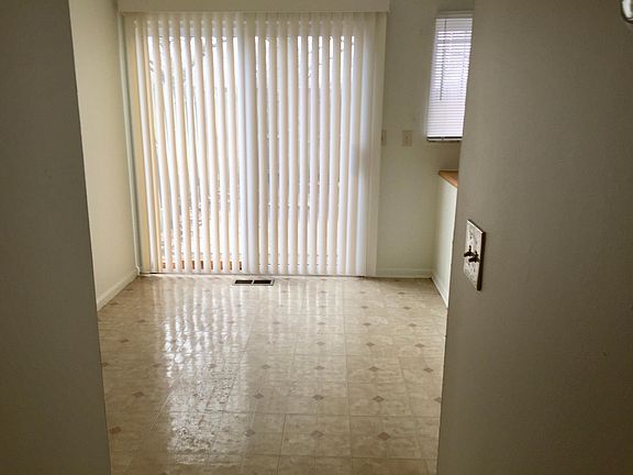 3rd image of 9 Trenton Sq #9