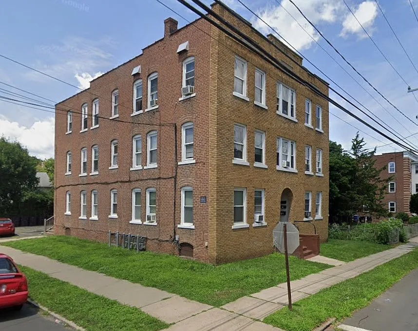 152 Oak Street — Photo 3