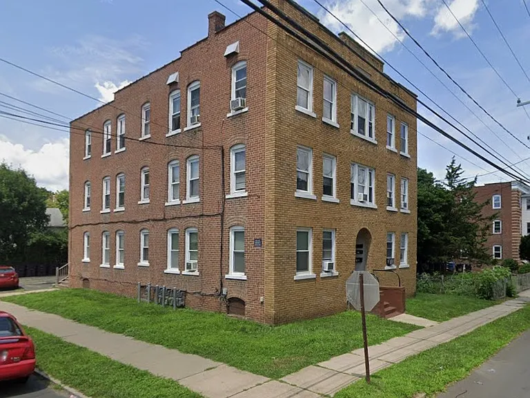 152 Oak Street — Photo 3