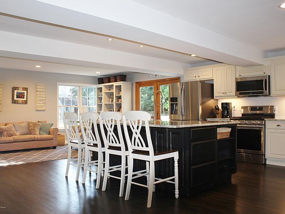 2nd image of 71 Borden St
