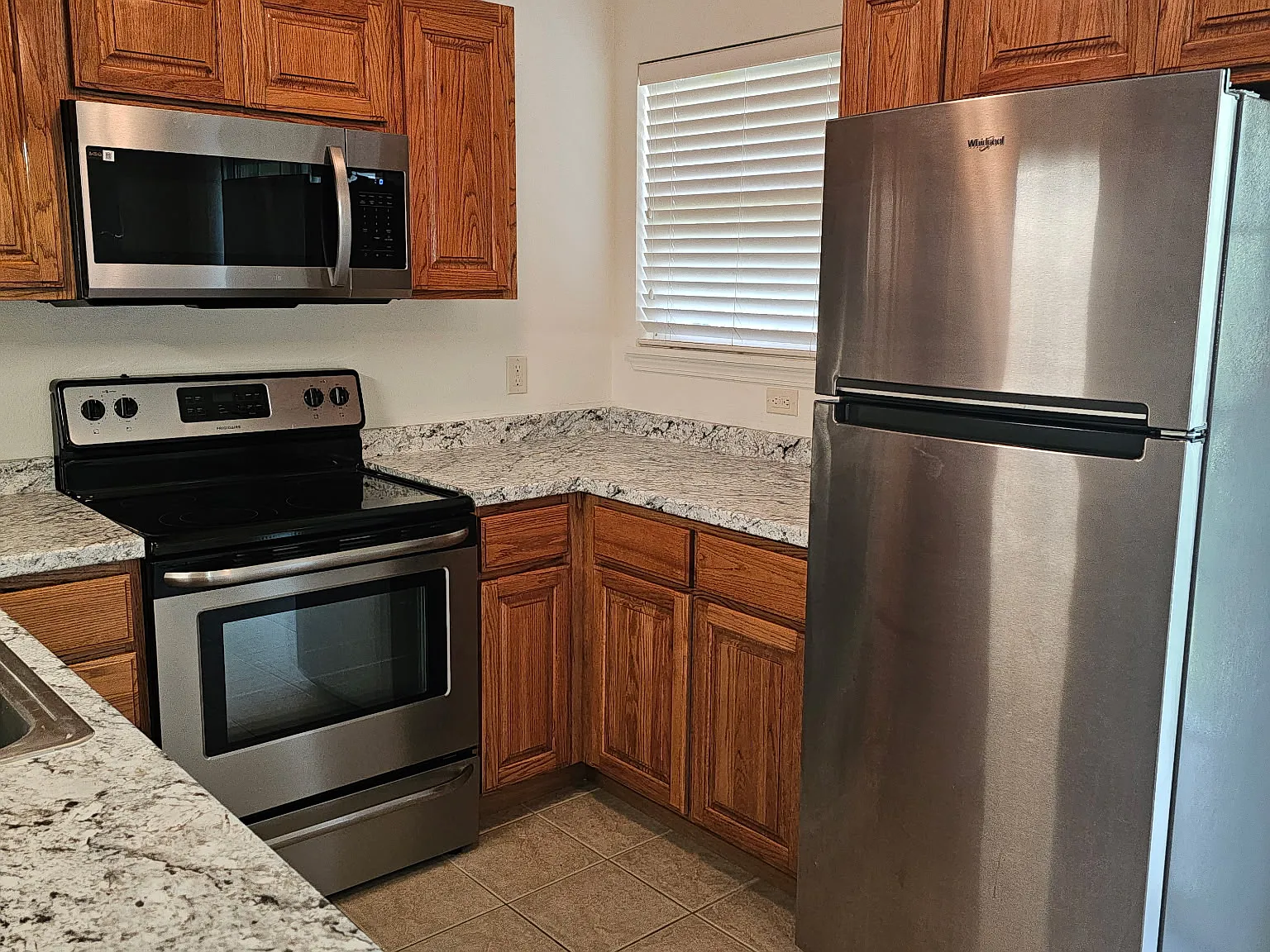 2 bed, 1025 sqft, $1,350 — Photo 2