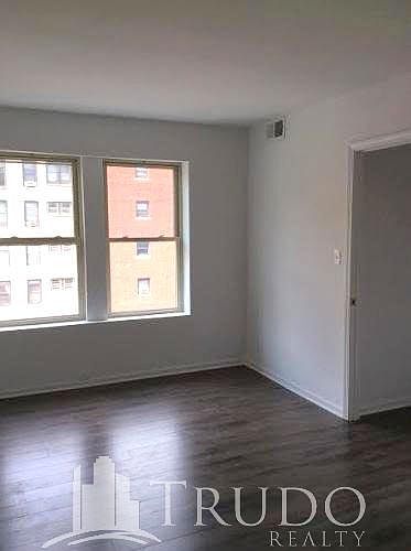 2nd image of 925 W Carmen Ave APT 2A