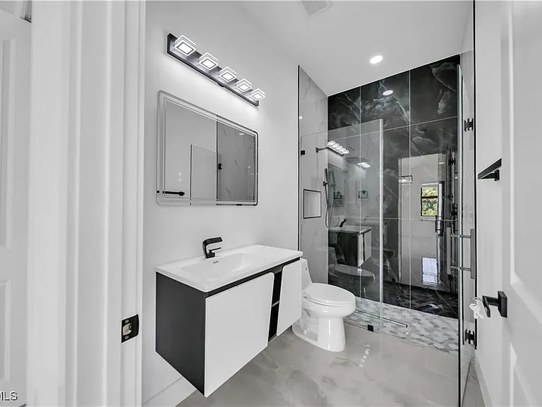 711 Roma Ave S — Photo 15