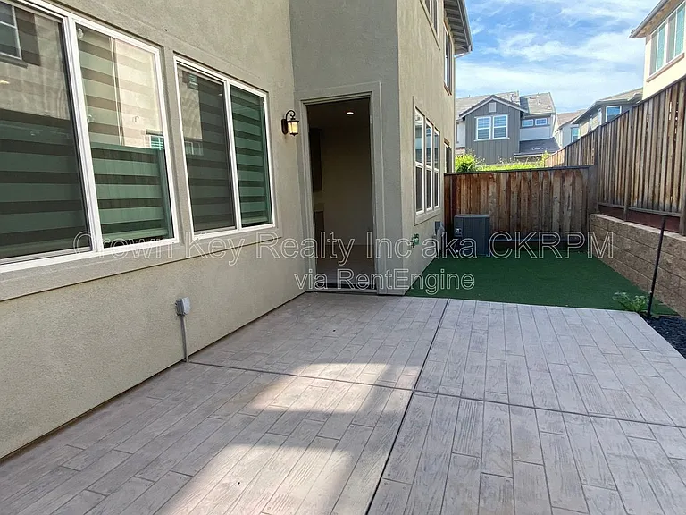 1363 S Shields Ave — Photo 16