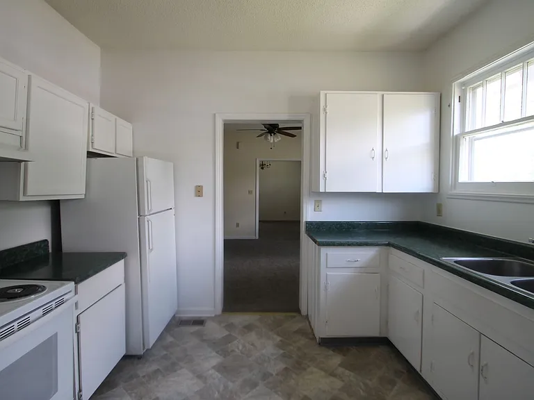 556 Flint St — Photo 11
