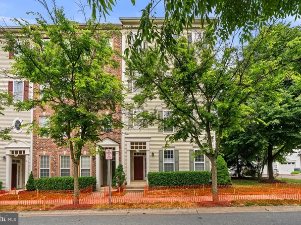 15 Swanton Ln Unit 100, Gaithersburg, MD 20878