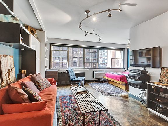 3rd image of 430 W 34th St APT 6A