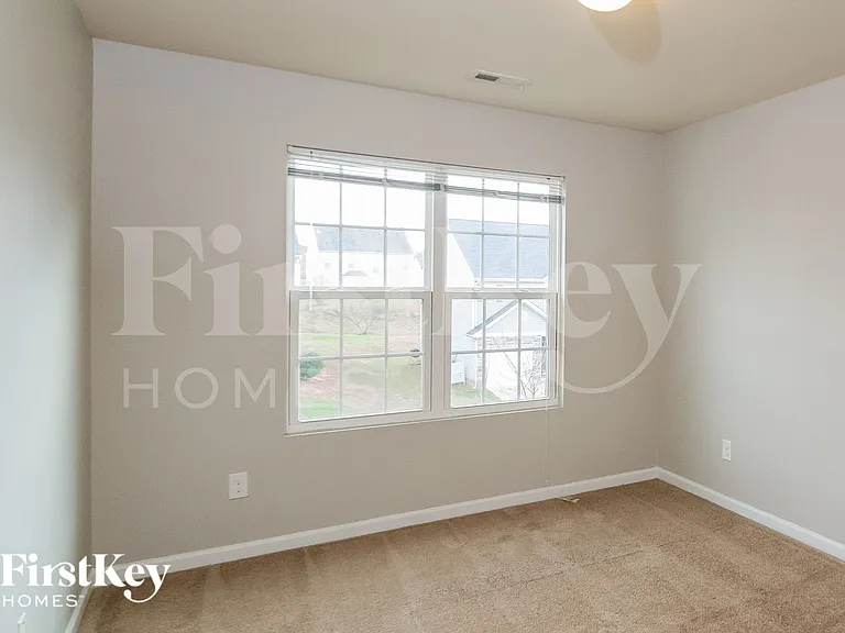 513 Ellingsworth Ln — Photo 11