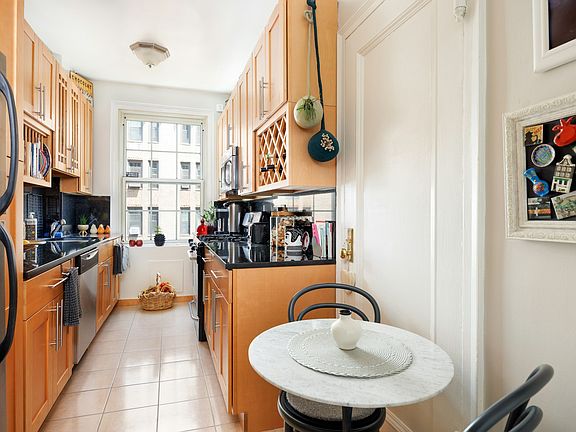 5th image of 677 W End Ave APT 11C