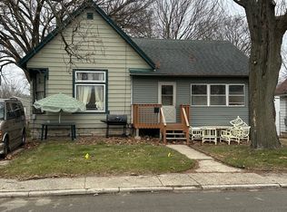 1217 W 7th St, Dixon, IL 61021