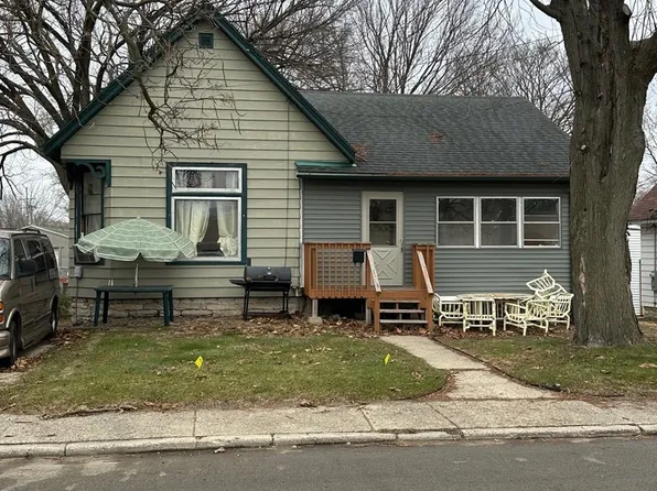 1217 W 7th St, Dixon, IL 61021