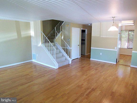 5th image of 1679 Kenwood Ave