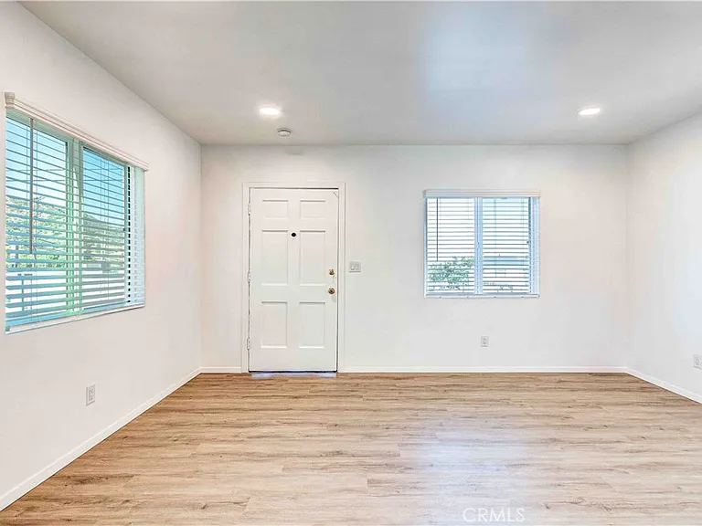 10108 Fernglen Ave — Photo 5