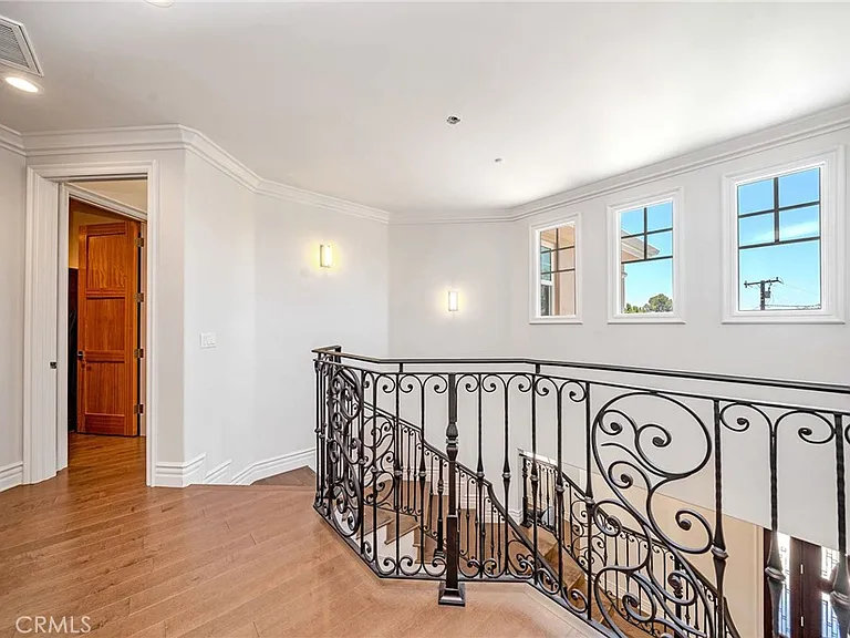 1217 Olive La Canada — Photo 14