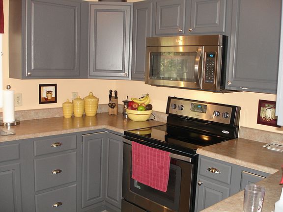 3rd image of 823 Hinton Dr