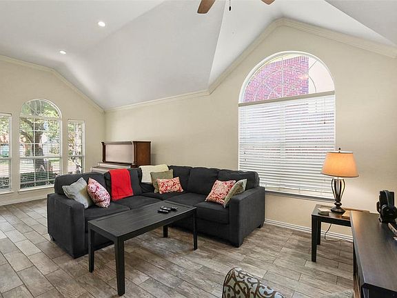 3rd image of 3812 Creekside Ln
